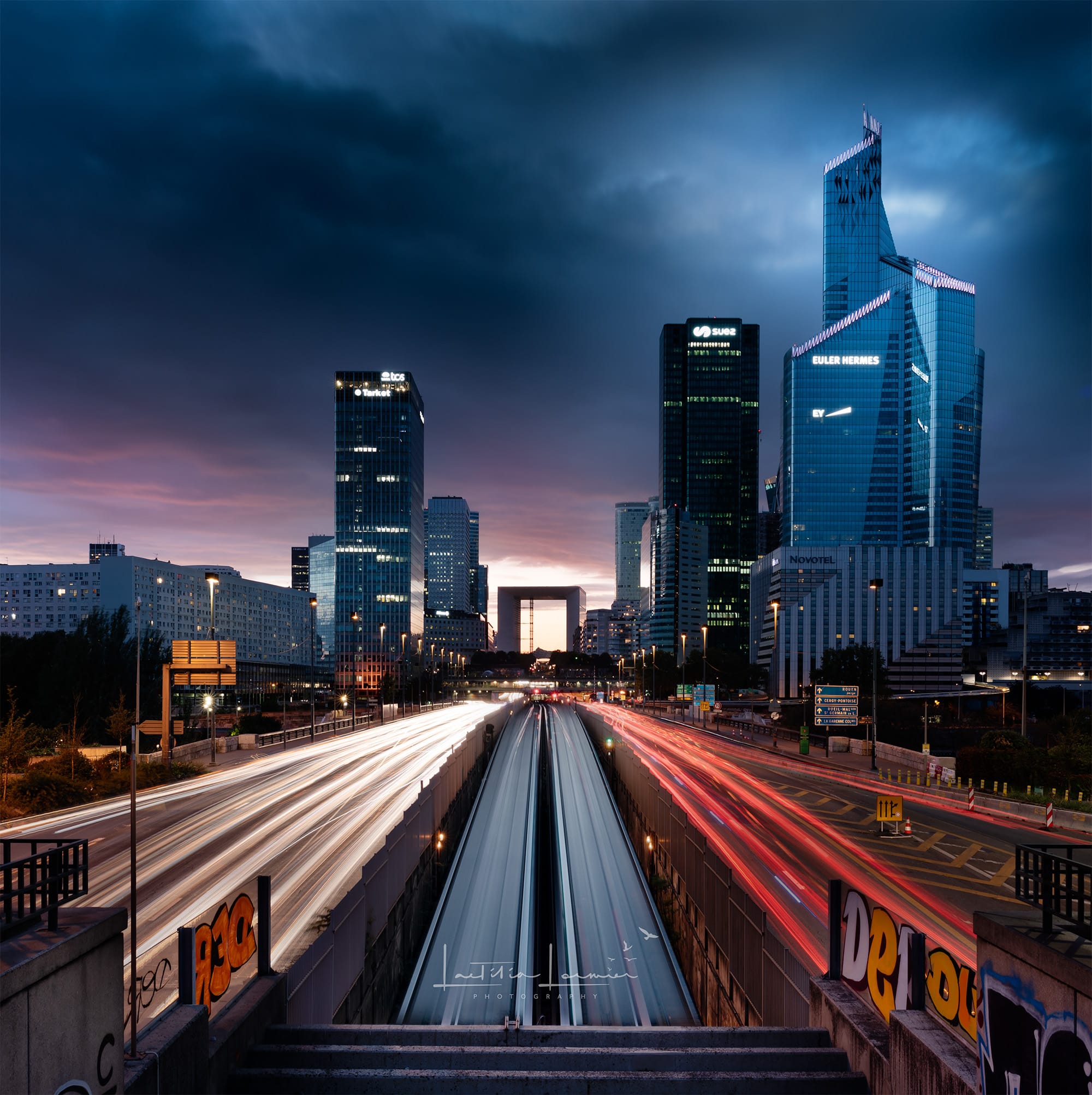  Fusion de plusieurs images prises à différents moments de la journée, révélant des variations de lumière et une ambiance unique.