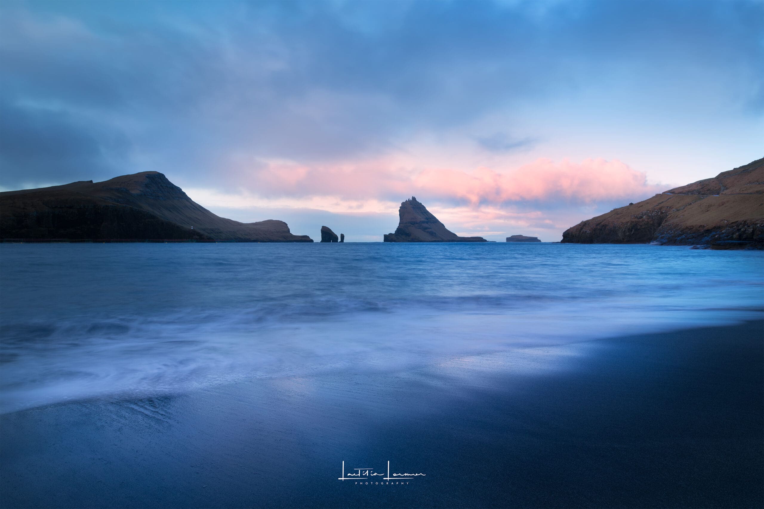 Fusion de plusieurs images prises à différents moments de la journée, révélant des variations de lumière et une ambiance unique.